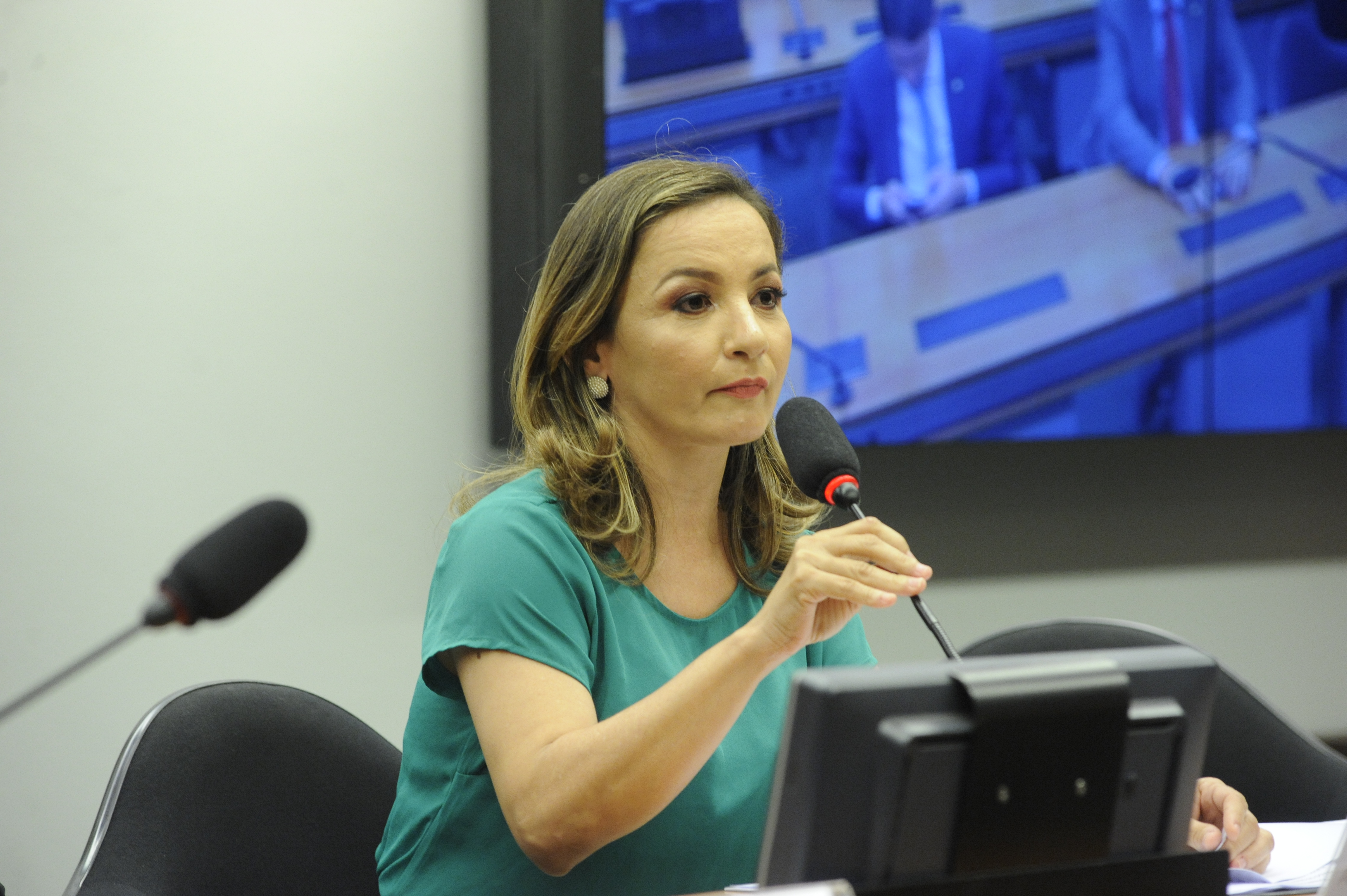 Professora Marcivânia é a nova presidente da Comissão de Trabalho