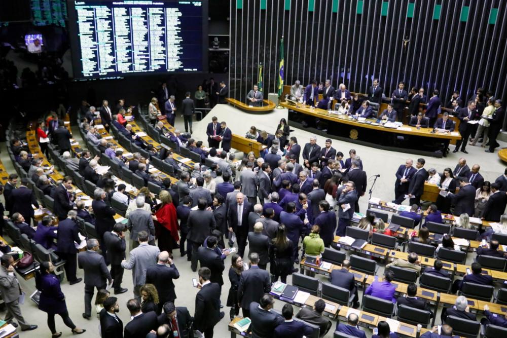 Aprovada alteração em regras sobre pensão e mulheres na reforma da Previdência