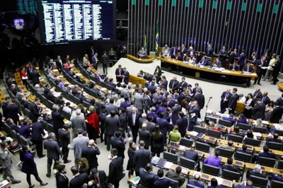 Aprovada alteração em regras sobre pensão e mulheres na reforma da Previdência