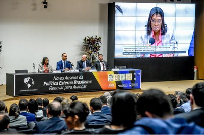 Rosangela Gomes ressalta parceria com os EUA em evento sobre Política Externa