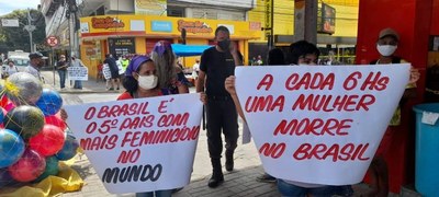 Manifestação de mulheres contra a violência