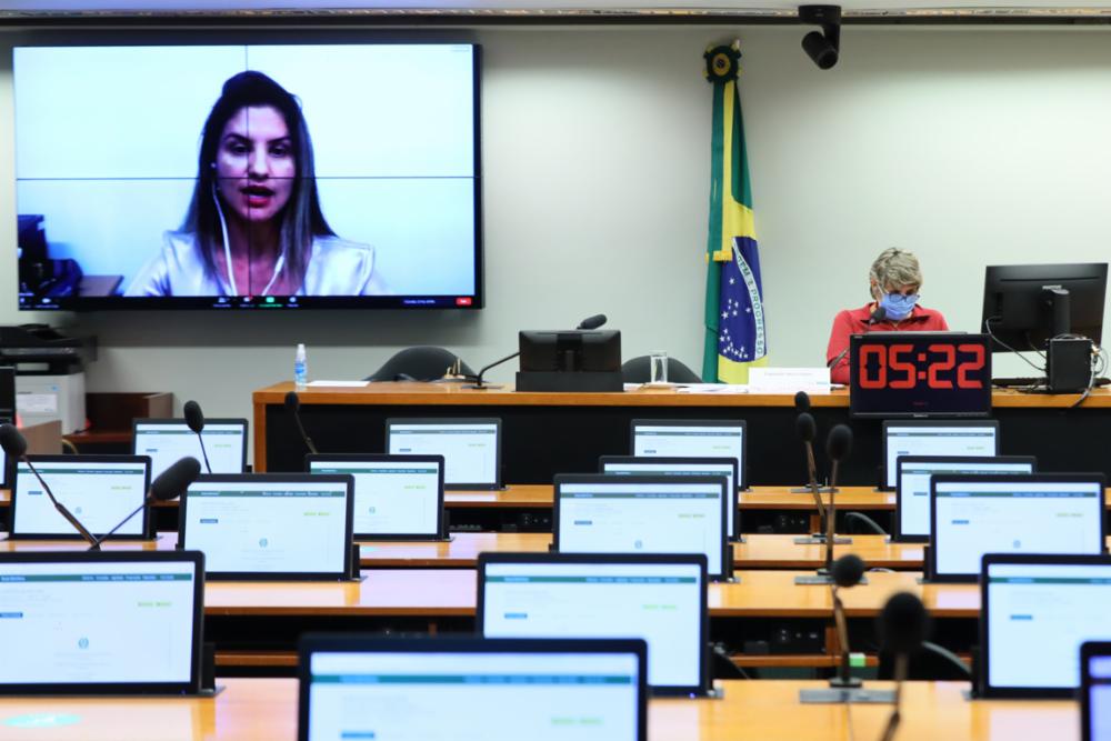 Audiência debate importância da amamentação