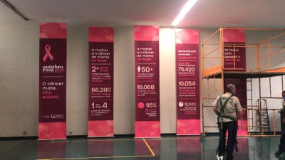 Exposiçao de banners no hall da Taquigrafia