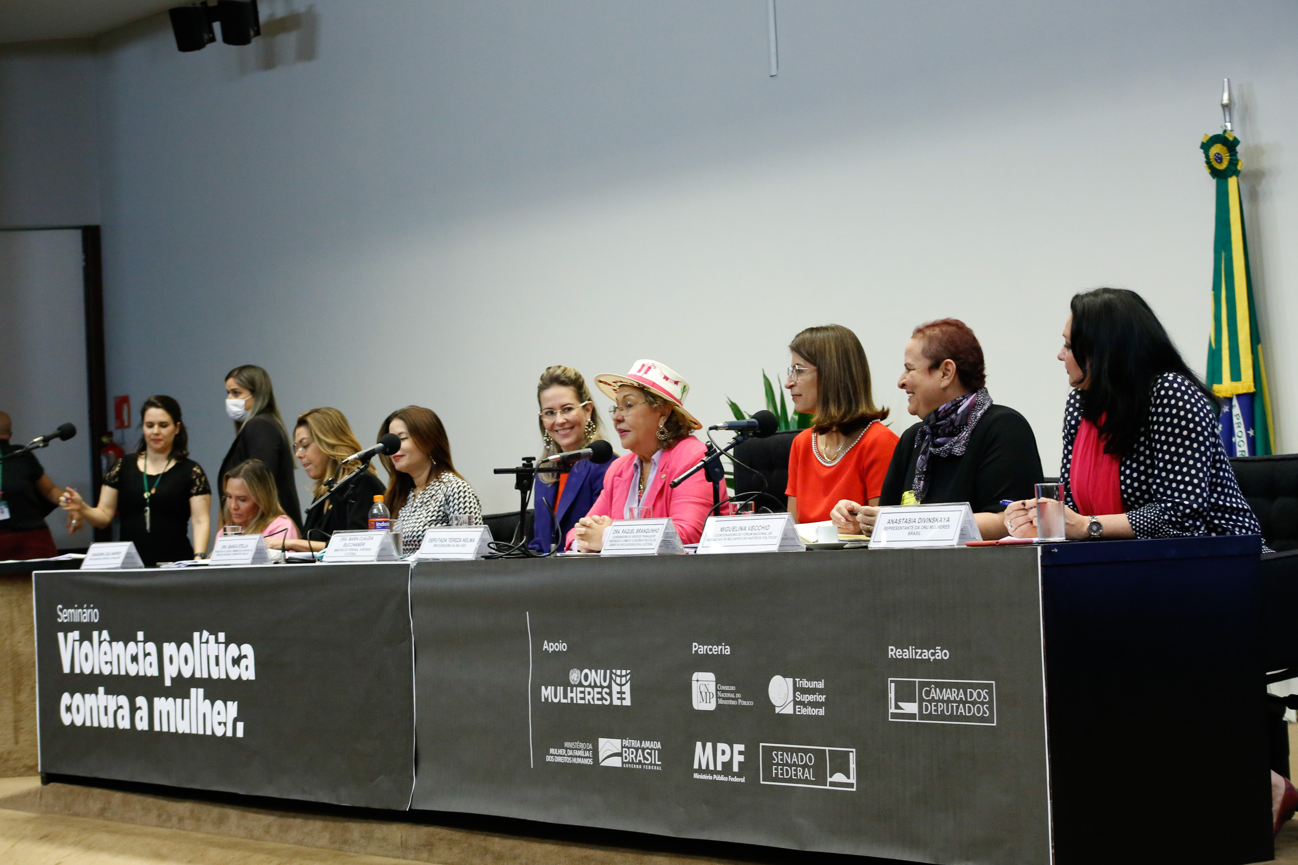 Mesa de abertura do seminário