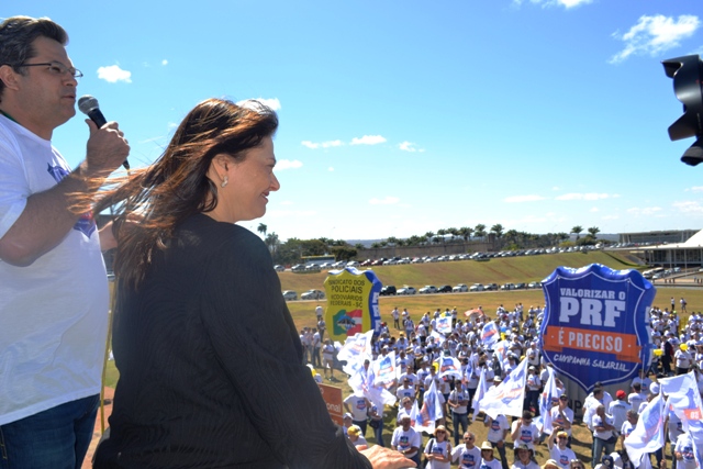 Alice Portugal participa de marcha pela valorização dos PRFs