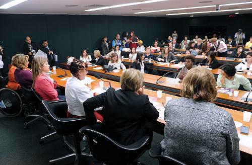 Bancada feminina discute Plano Plurianual com Articulação de Mulheres