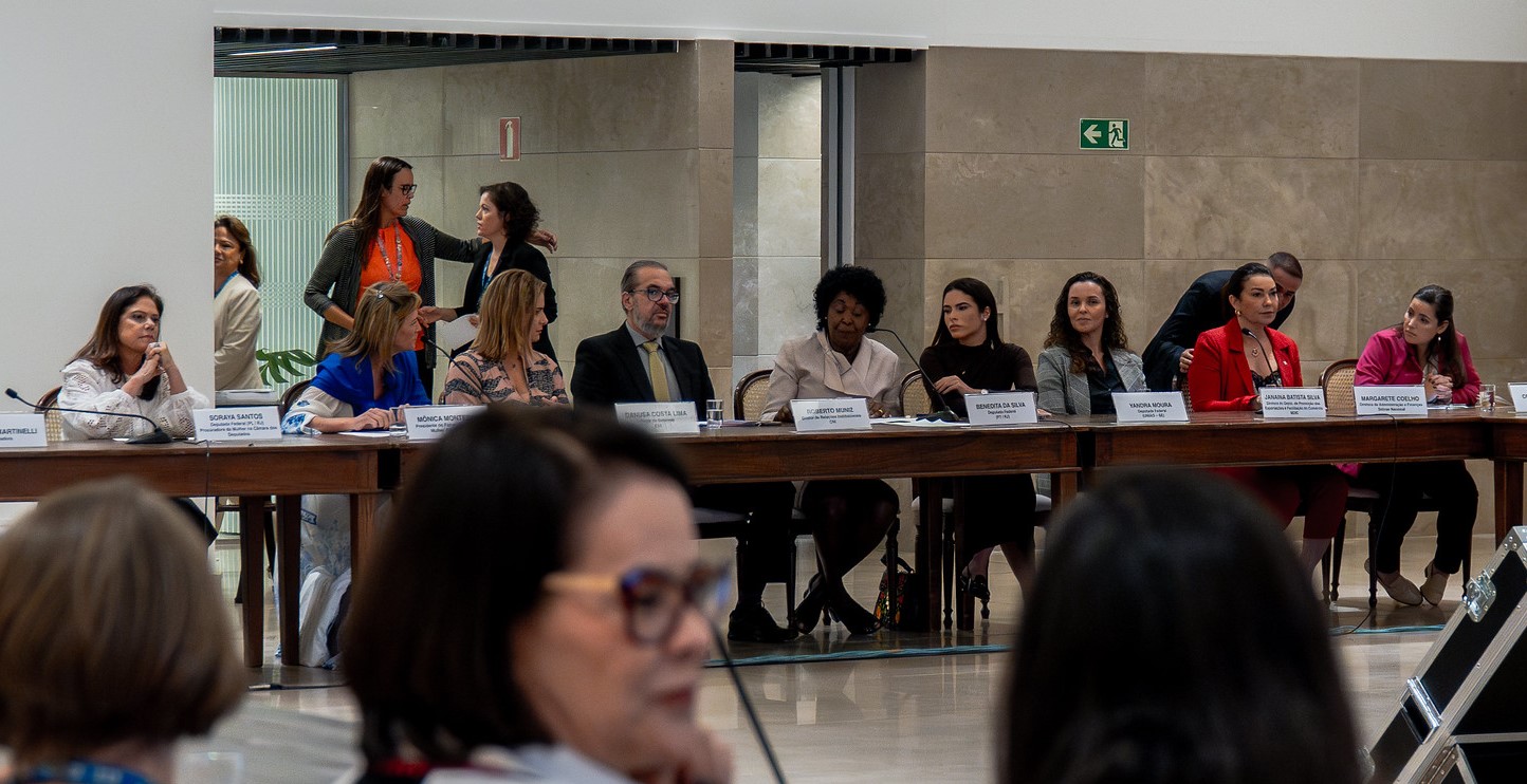 Bancada Feminina participa de Fórum Nacional da Mulher Empresária 