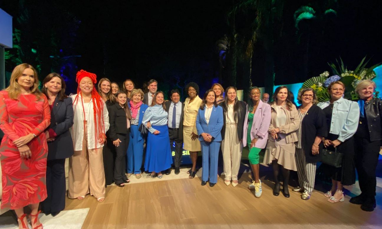 Bancada Feminina participa de jantar promovido pela CBF