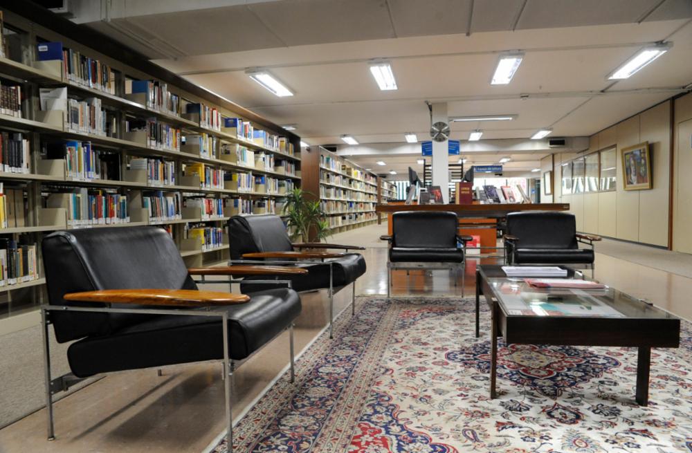 Biblioteca da Câmara exibe seleção de livros raros sobre o voto feminino no Brasil