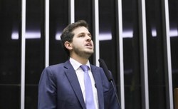 Câmara aprova projeto que aumenta gradualmente para 20 dias a licença-paternidade