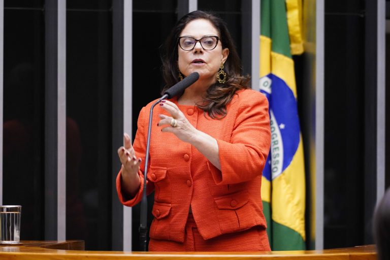 Câmara aprova projeto que prevê ações de prevenção do sofrimento psíquico entre jovens