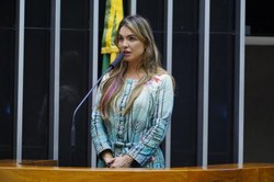 Câmara aprova urgência para proposta que altera data do Biênio da Primeira Infância