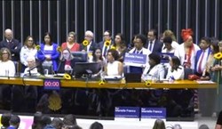 Câmara dos Deputados homenageia Marielle Franco e Anderson Gomes