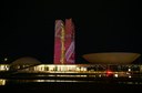 Campanha Outubro Rosa tem projeção de fotos e frases nos prédios do Congresso