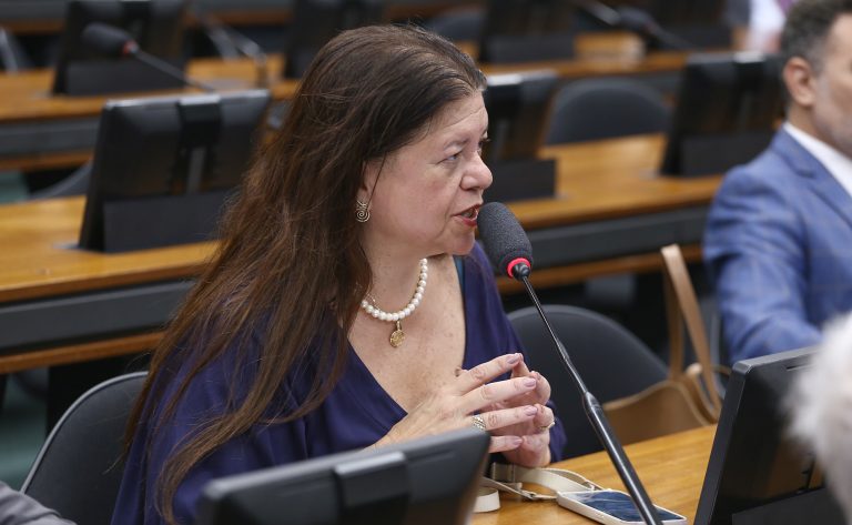 Comissão aprova critério para fixação de pensão alimentícia em favor de filhos menores 