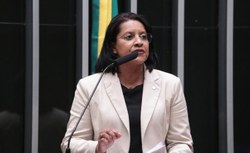 Comissão aprova projeto que garante licença-maternidade de 180 dias a mulheres com mandato eletivo