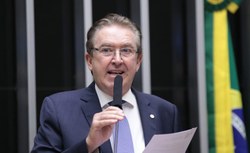 Comissão aprova projeto que prevê entrega de material informativo às mães de bebês com deficiência