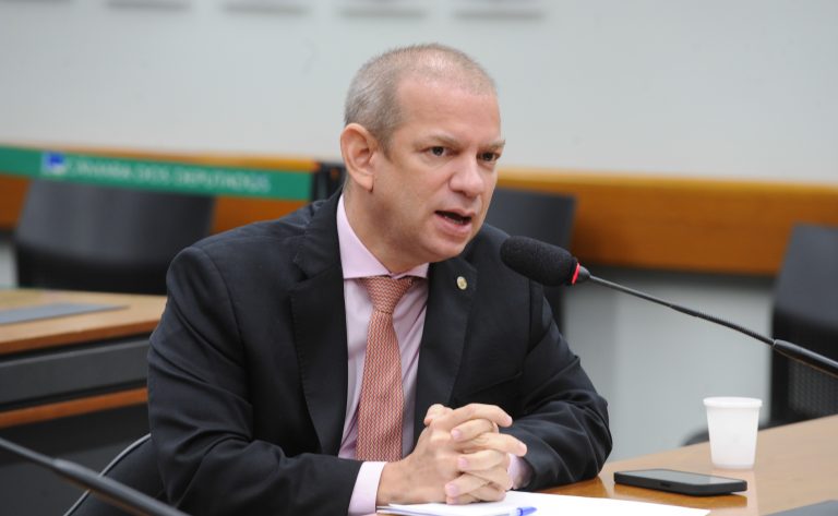 Comissão aprova projeto que veda prisão domiciliar para idoso condenado por crime sexual