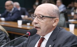 Comissão de Trabalho aprova licença de cinco dias para acompanhante de mãe solo