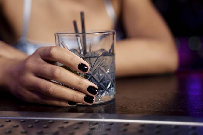 Comissão do Senado Federal analisa projeto de assistência à mulher dependente de álcool