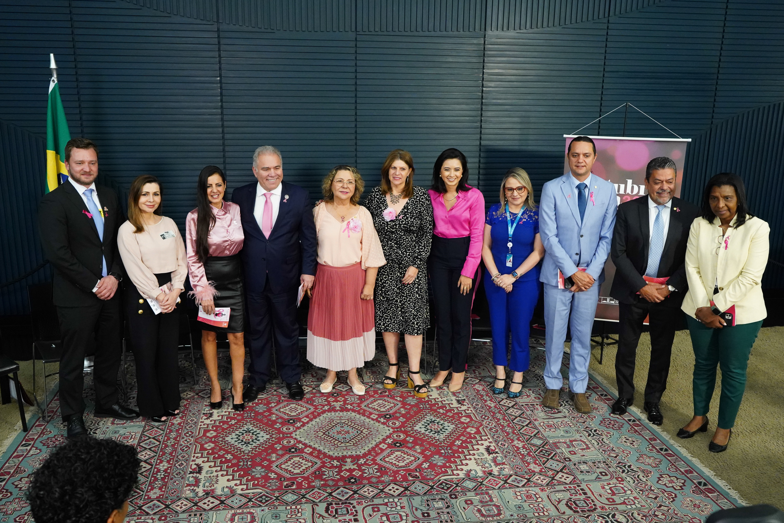 Congresso Nacional abre campanha Outubro Rosa 