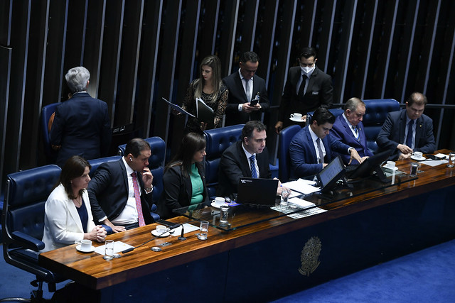 Congresso promulga emenda constitucional que viabiliza pagamento do piso da enfermagem