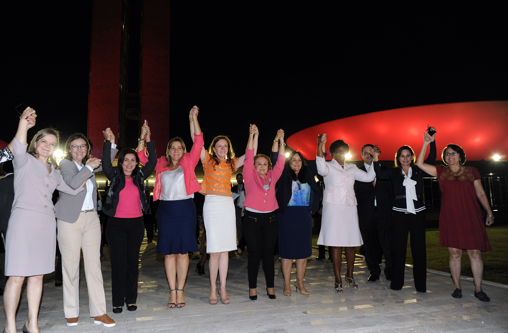Deputada Federal Dulce Miranda participa da luta contra o câncer de mama