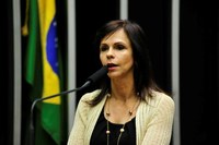 Dorinha faz apelo ao Governo do TO para receber educadores em greve