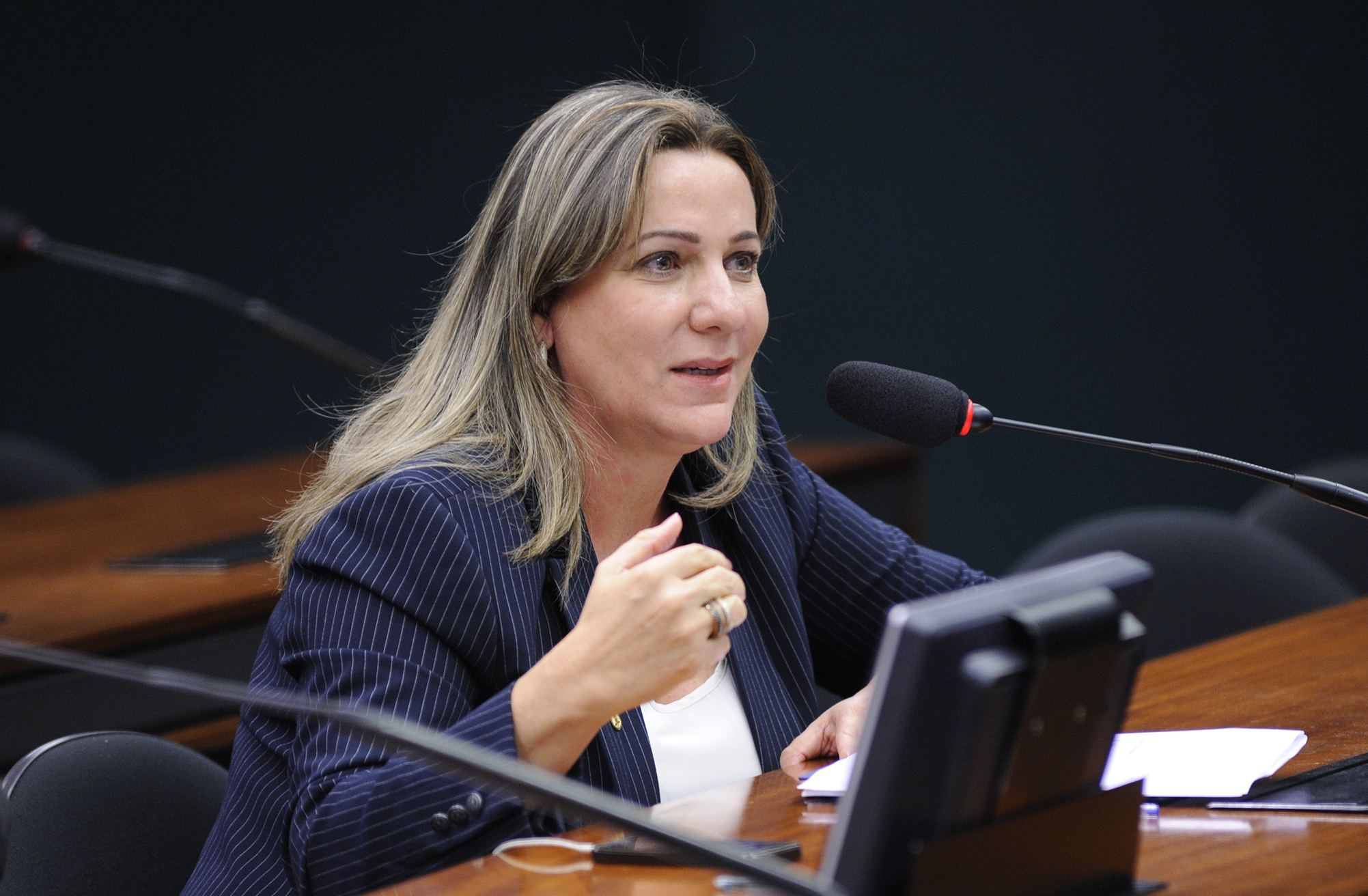 Dulce Miranda consegue empenho de mais R$1.400 milhão para o HGA e HGP 