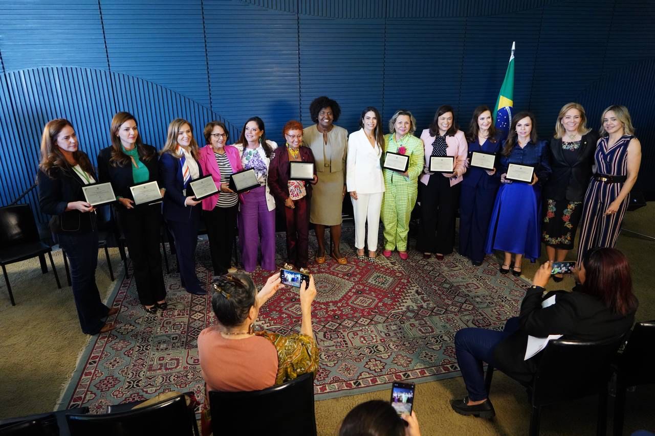 Lideranças femininas celebram dez anos de criação da Secretaria da Mulher da Câmara