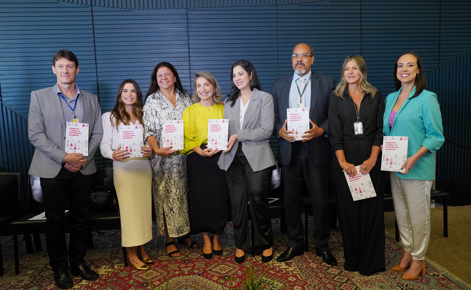 Livro "Mulheres e Lobby no Parlamento Brasileiro" mostra barreiras de gênero enfrentadas no espaço político 