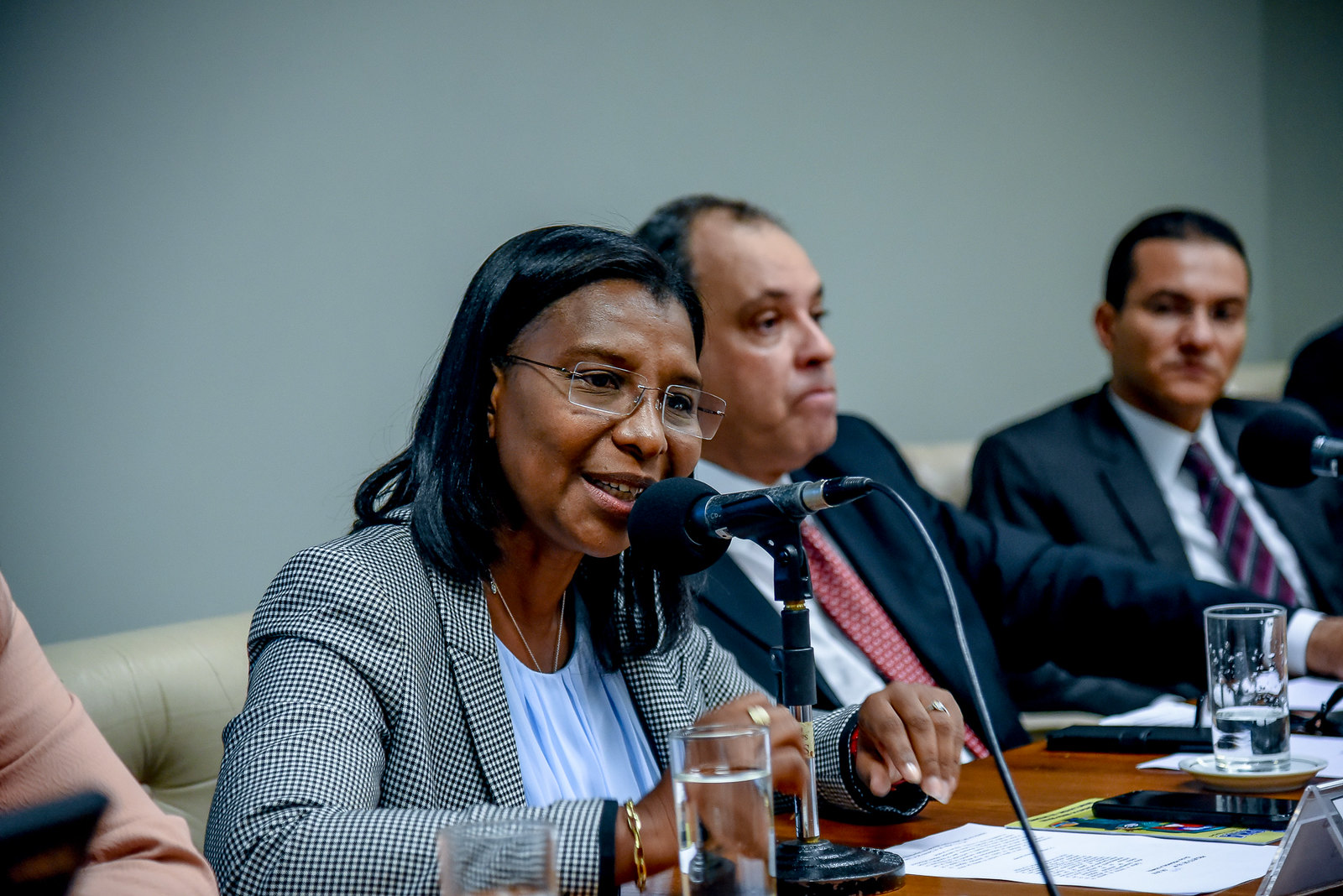 Metrô para a Baixada é reivindicação de Rosangela Gomes