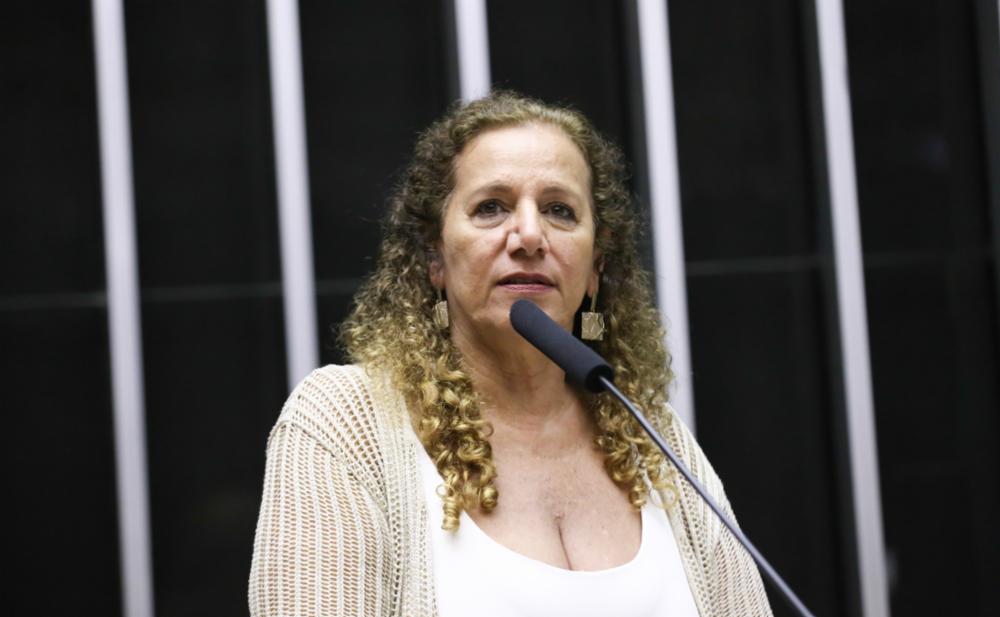 Pena maior para crime com uso de IA contra a mulher vai a sanção