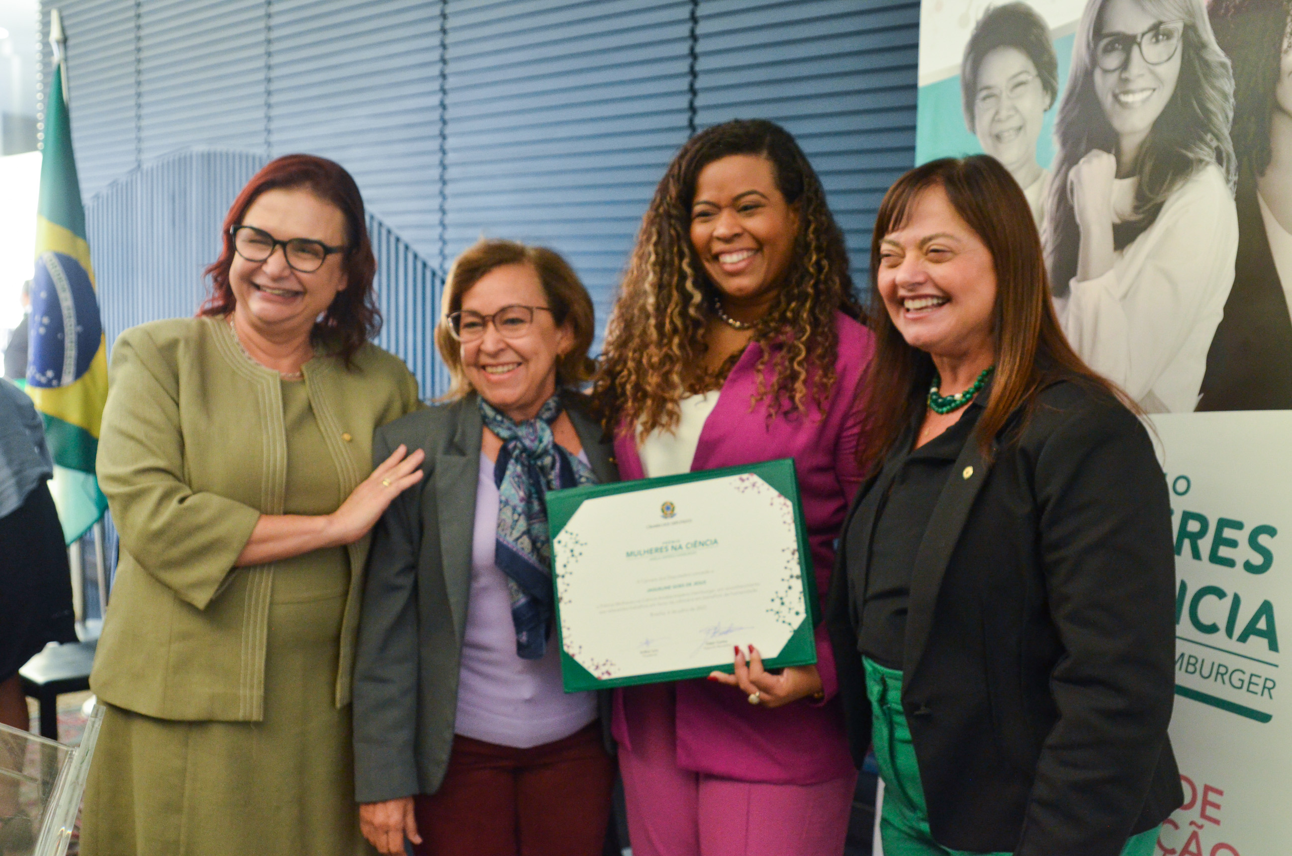 Prêmio Mulheres na Ciência Amélia Império Hamburger tem inscrições abertas até 17 de março