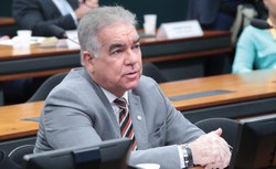 Projeto cria pacote de benefícios para mães de gêmeos e trigêmeos