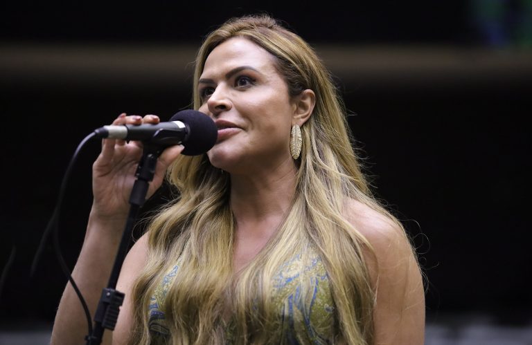 Proposta aumenta pena de injúria racial praticada contra mulher ou idoso 