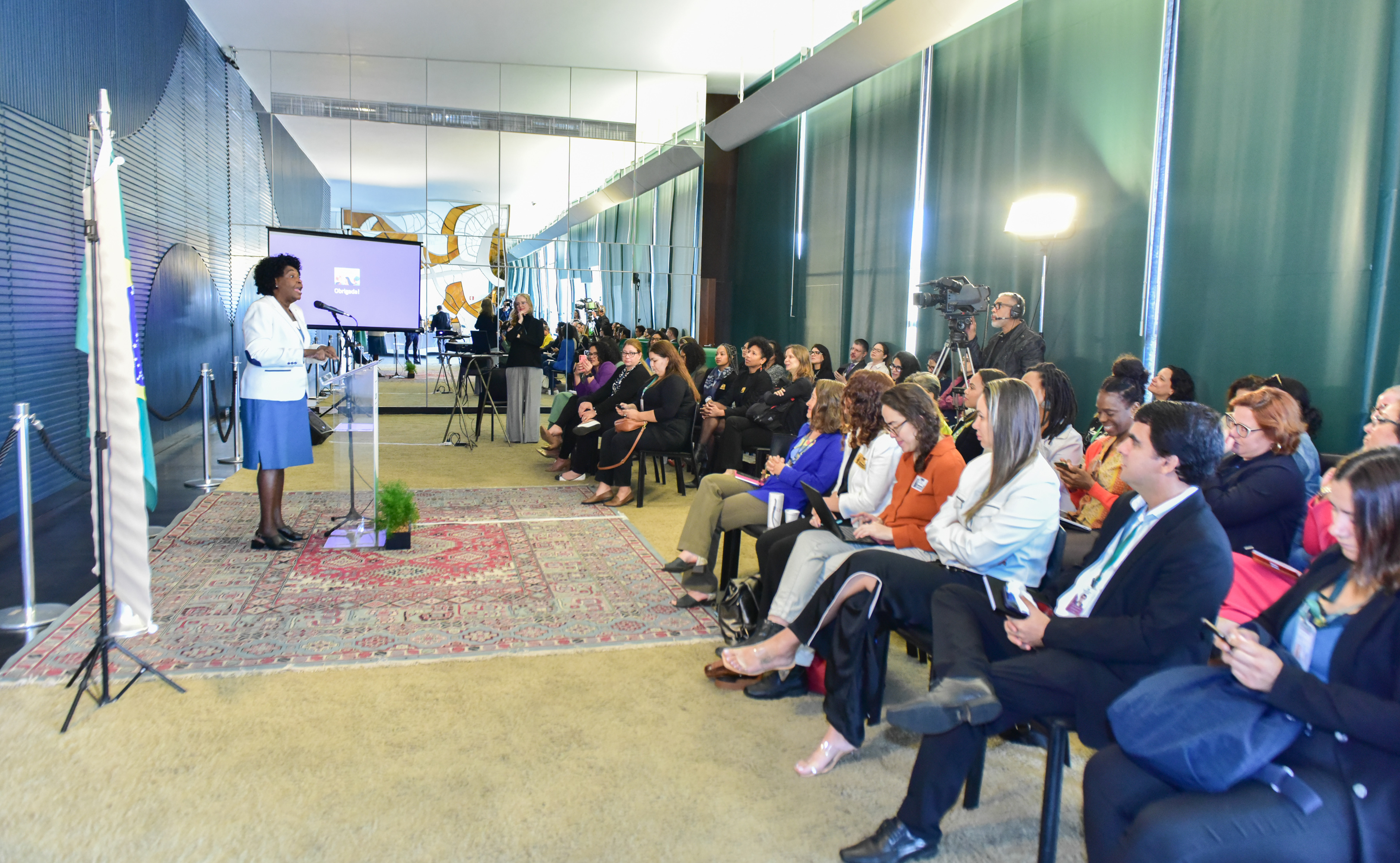 Secretaria da Mulher e CEFOR realizam Aula Magna do curso sobre "Orçamento Mulher"