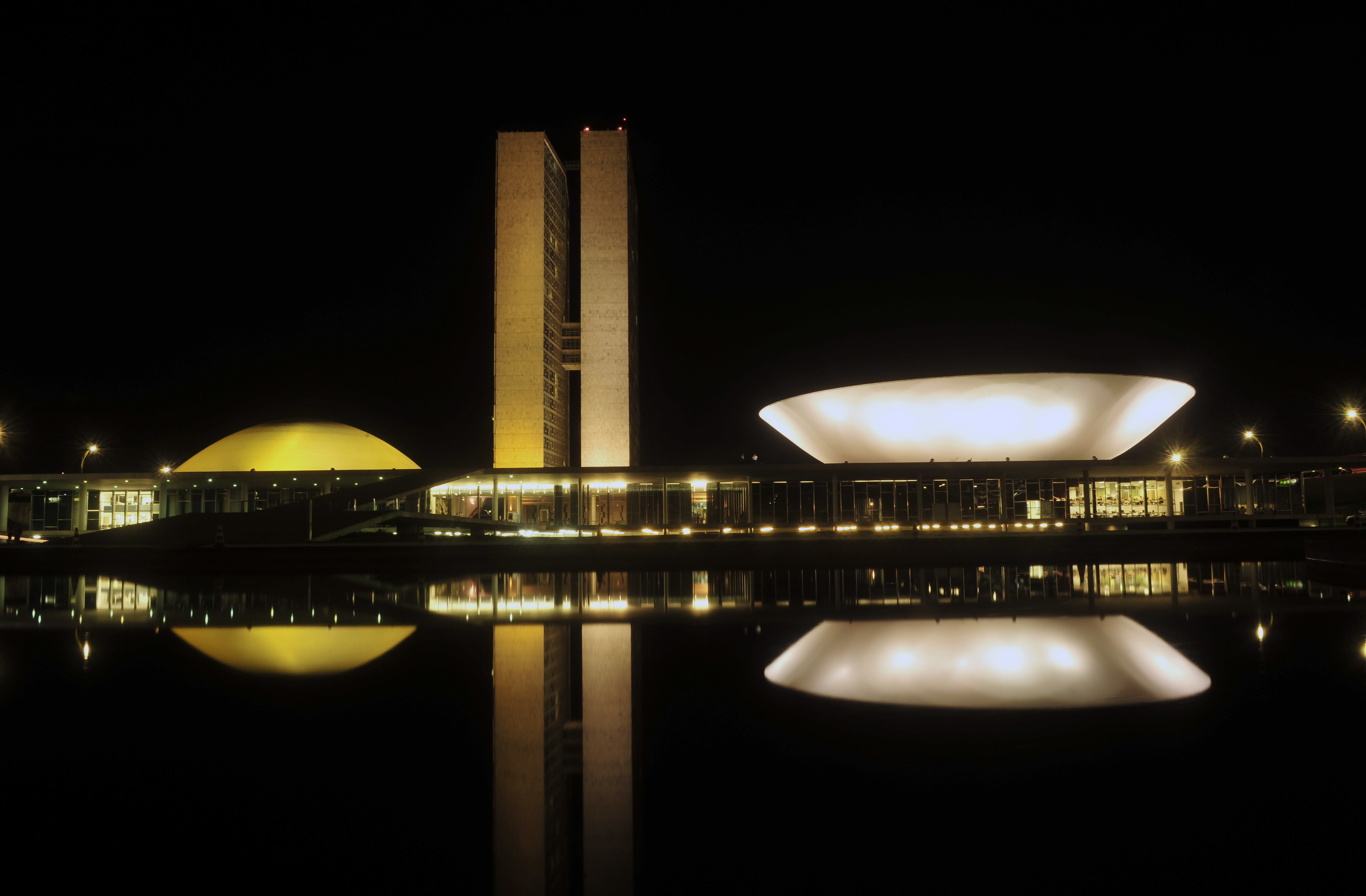 Senado aprova reforço da presença de mulheres 50+ no mercado de trabalho 