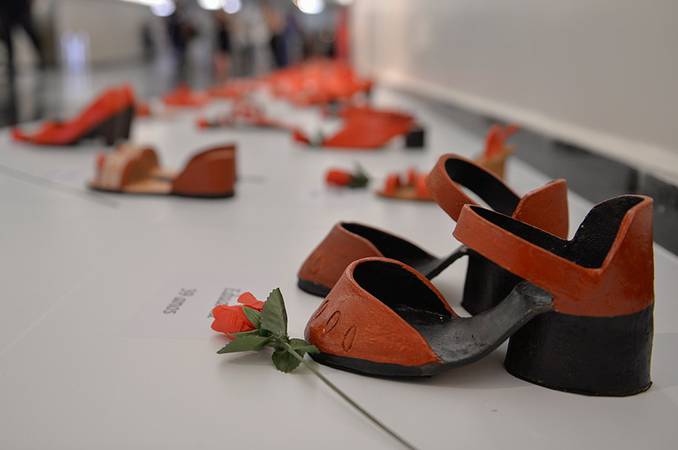 Senado Federal lança exposição em referência a vítimas do feminicídio 