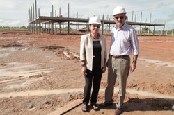 Senador Capi e deputada Janete constatam avanço na obra do Hospital de Barretos em Macapá