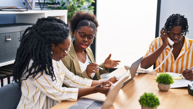 Servidoras públicas federais passam a ter direito à remoção prioritária