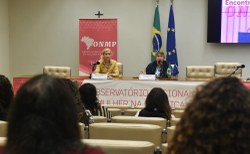 Pesquisas discutem atuação de deputadas estaduais e violência política em Encontro do ONMP