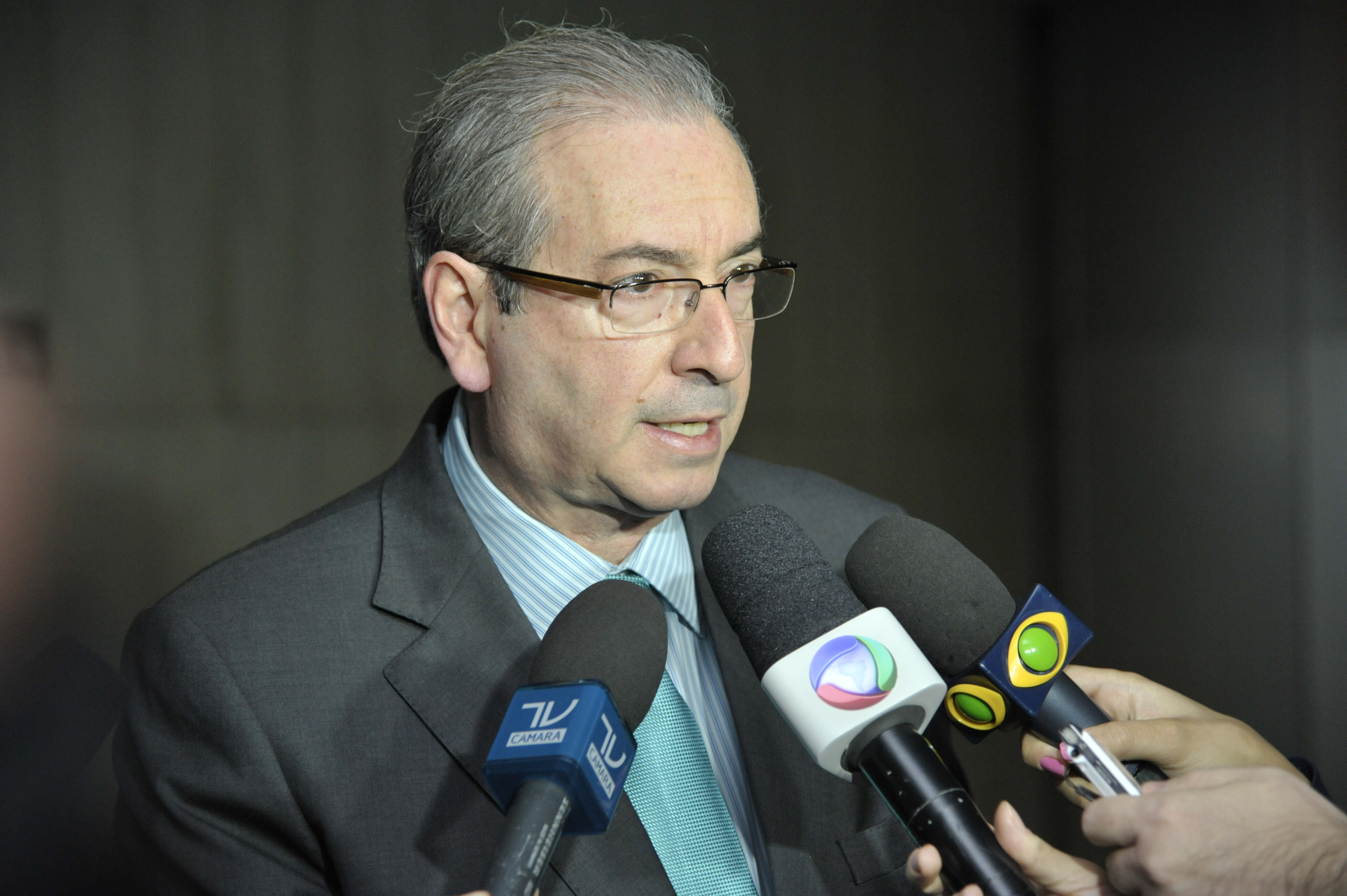 Cunha critica extensão do reajuste do mínimo a aposentados