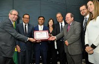 Câmara entrega prêmio a entidades de destaque na promoção da saúde da mulher