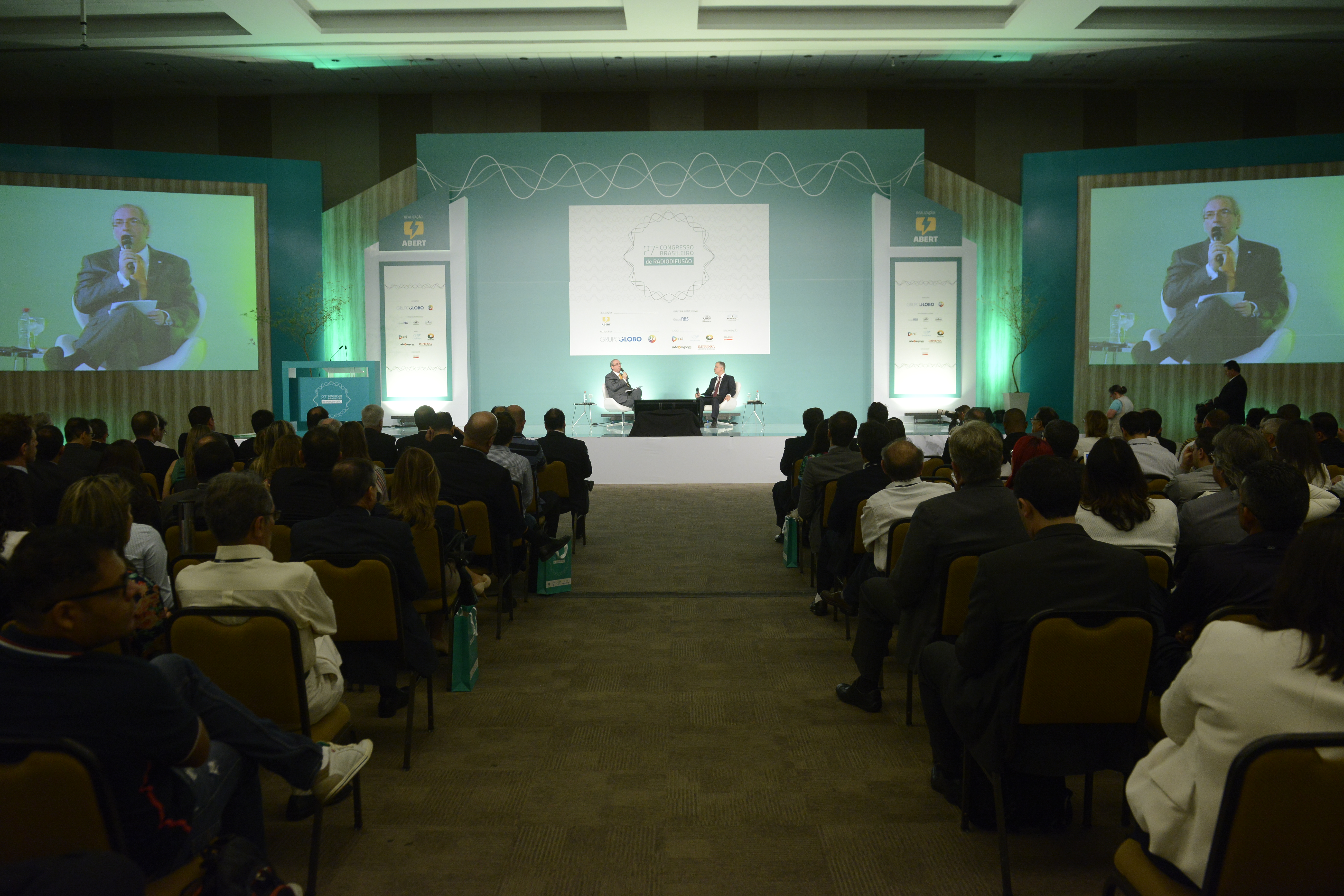 Cunha critica proposta de regulamentação da mídia e defende flexibilização da Voz do Brasil