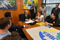 Cunha debate maioridade penal e instituto de avaliação com estudantes 