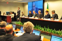 Cunha depõe em CPI e vê 'escolha política' em pedido de investigação