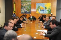 Cunha discute reforma política com vereadores e defende distritão