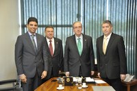 Cunha recebe cumprimentos de embaixador da Ucrânia