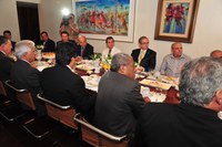 Cunha reúne líderes partidários e sindicais para discutir ajuste fiscal